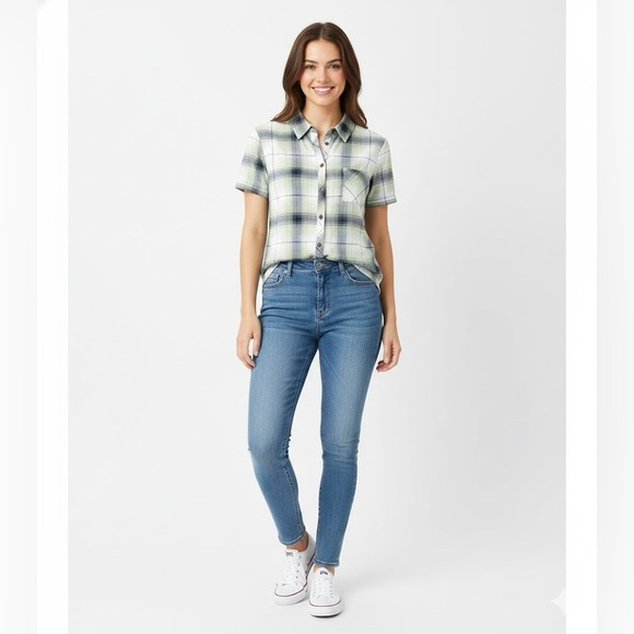 no comment NY • LA Tops - Green and White Plaid Blouse with Short Sleeves